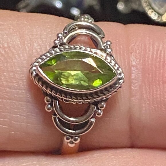Ring Size 7.5 Tourmaline Green Sterling Silver 925 Women Semi-Precious Stone - Picture 1 of 12